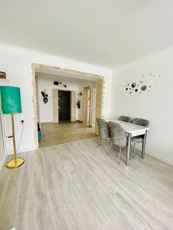 Apartament Tiron In Centru Orasului Hura-Humora Exteriér fotografie